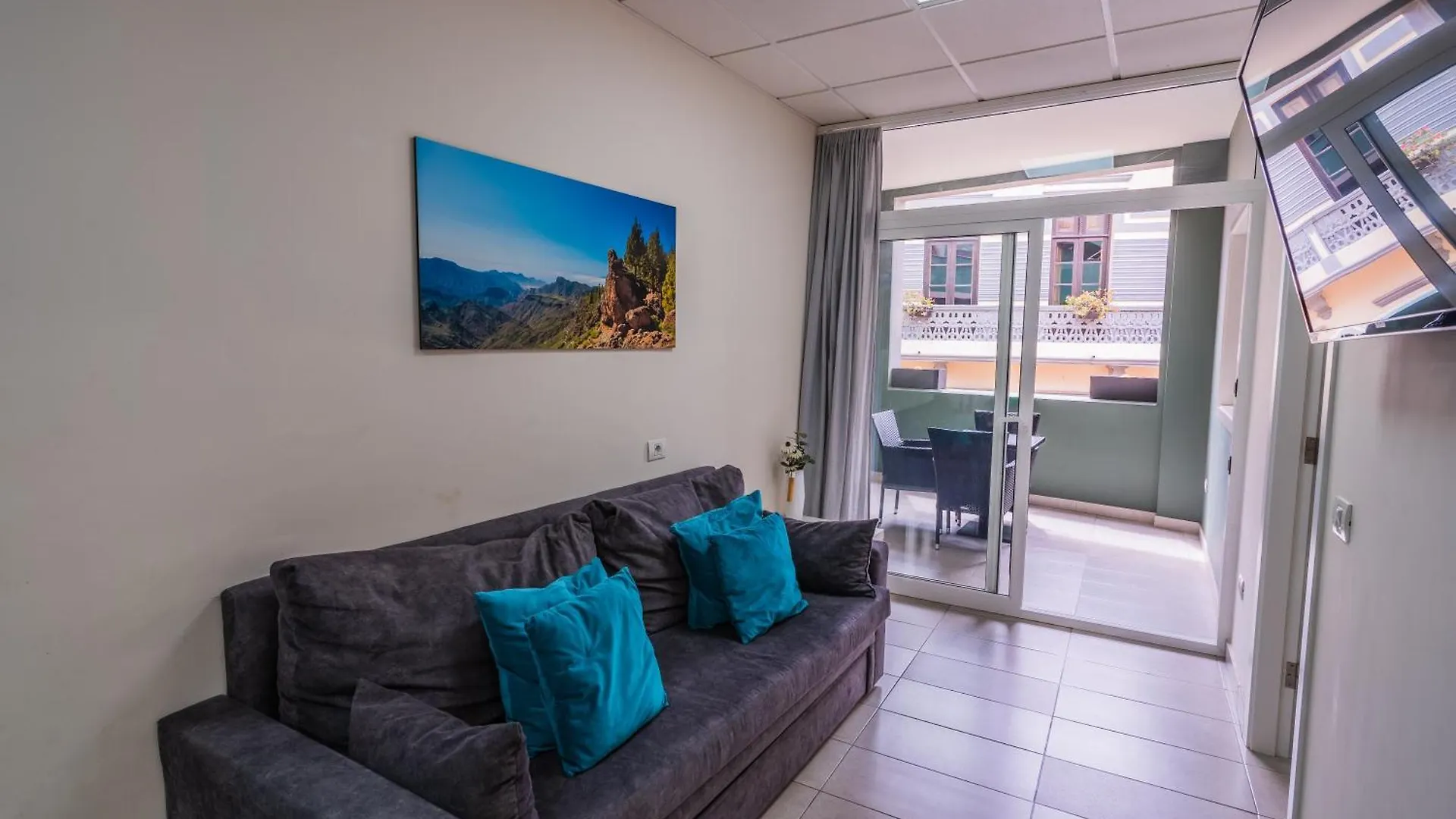 El Puente Holiday Home I- Airport 8,1K Ingenio 0*,  Spain